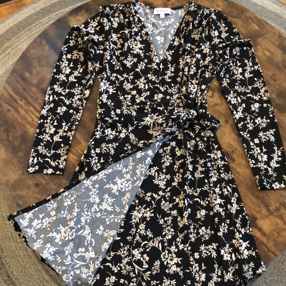 Gilli Wrap Dress Size Small/Black & Rose Gold-ish/Tie Waist NEW! - Picture 3 of 3